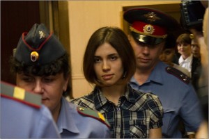 Nadezhda_Tolokonnikova_(Pussy_Riot)_at_the_Moscow_Tagansky_District_Court_-_Denis_Bochkarev